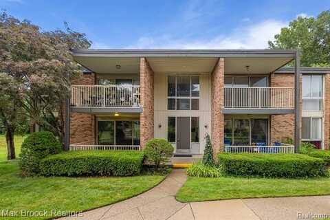 4041 W Maple Road, Bloomfield Hills, MI 48301