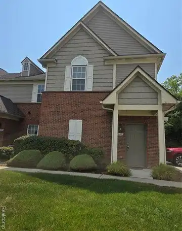 27640 Hidden Oaks Drive, Trenton, MI 48183
