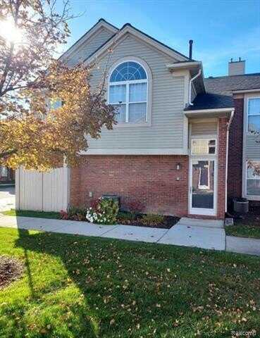 16423 Claremont Drive S, Clinton Township, MI 48038