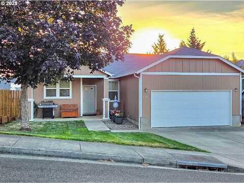 157 GRAYSON ST, Roseburg, OR 97471