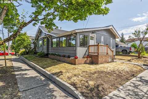601 COLUMBIA ST, Kelso, WA 98626
