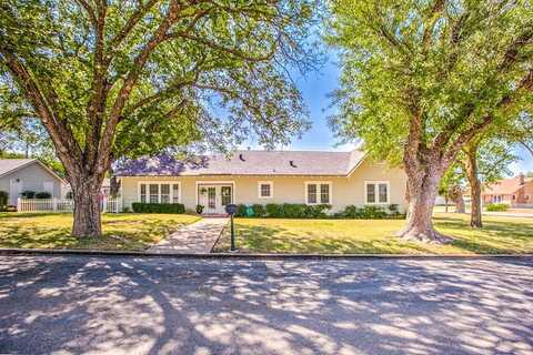 308 5th St, Ballinger, TX 76821