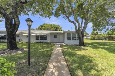 1105 N Oakridge Circle, Lake Worth, FL 33462