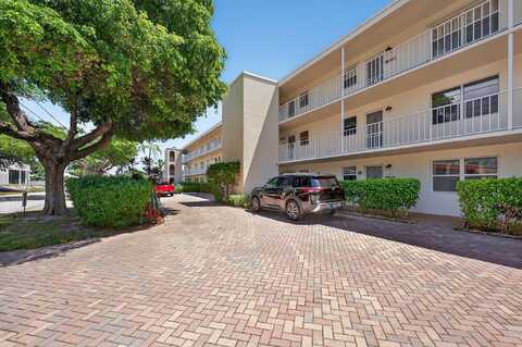 5900 NE 7th Avenue, Boca Raton, FL 33487