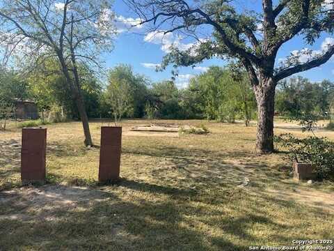 736 Juarez, Uvalde, TX 78801