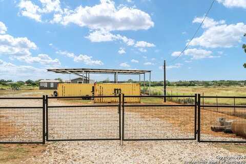 985 Cr 307, Jourdanton, TX 78026
