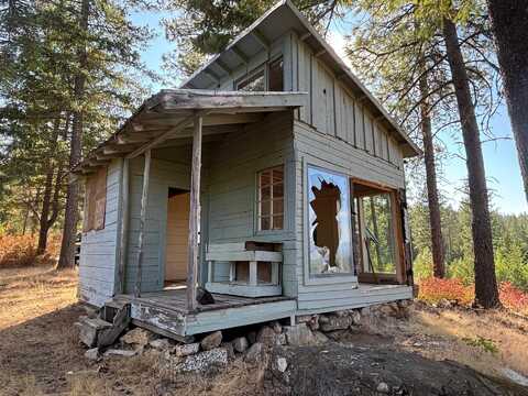 84xx Lodge Pole Ln, Chattaroy, WA 99003