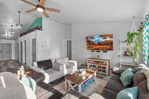3283 N Knob Creek Ct, Post Falls, ID 83854