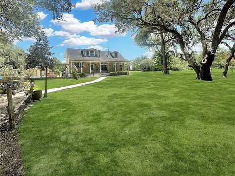 2020 South Knezek Road, Flatonia, TX 78941