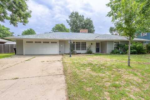 535 Beechwood Rd, Salina, KS 67401