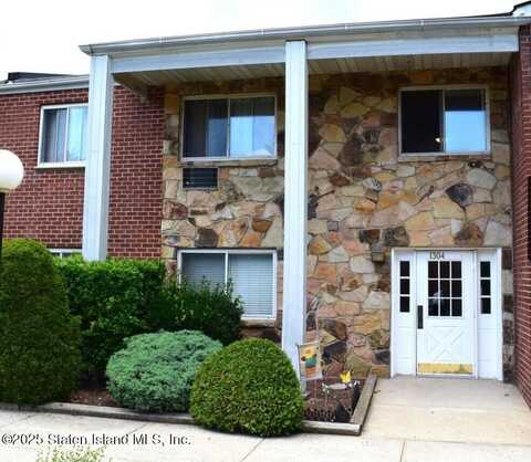 1304 Rockland Avenue, Staten Island, NY 10314