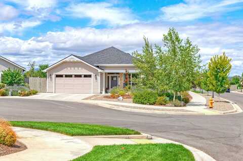 106 Connecticut Court, Medford, OR 97504