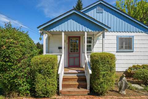 702 NE A Street, Grants Pass, OR 97526