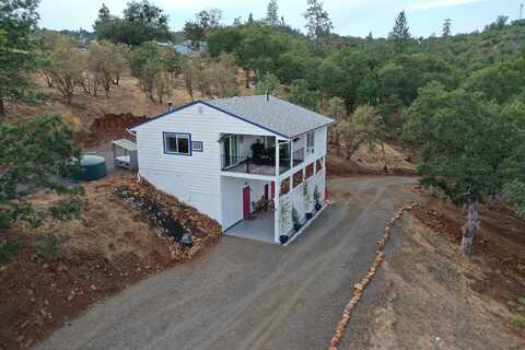739 W Rolling Hills Drive, Eagle Point, OR 97524