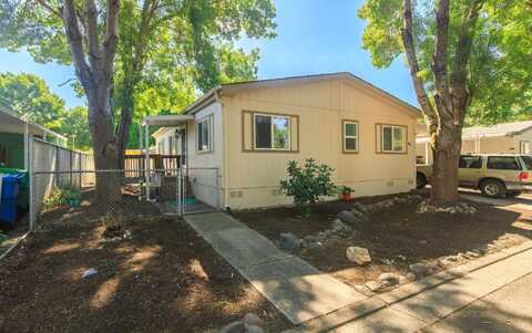 633 E Archwood Drive, Eagle Point, OR 97524