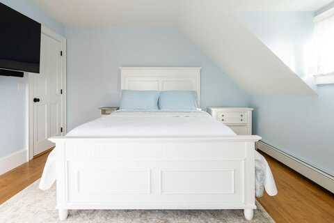 1 Ella Terrace, Newport, RI 02840