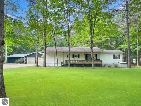 224 S Ferris Road, Sumner, MI 48889