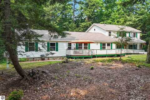 13057 N Cherrywood Court, Northport, MI 49670