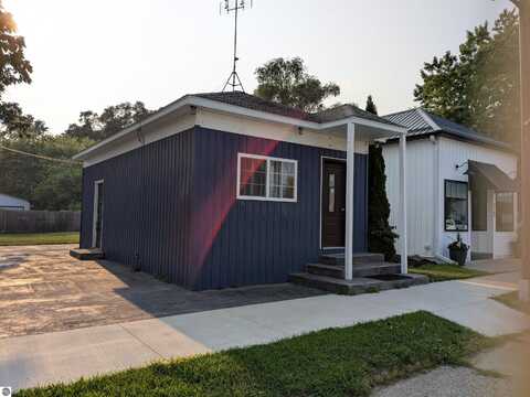 3259 N Woodruff Road, Weidman, MI 48893