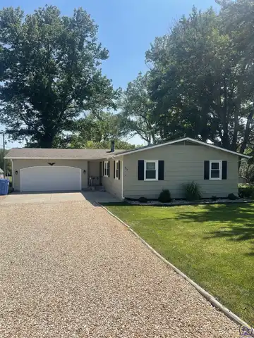 525 NE Edgewood DR, Topeka, KS 66617