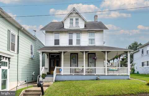 520 W 1ST AVENUE, PARKESBURG, PA 19365