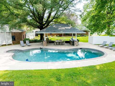 136 SCHOOLHOUSE LANE, GLEN MILLS, PA 19342