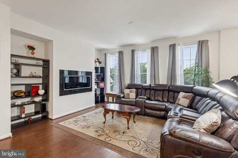 9027 PHITA LANE, MANASSAS PARK, VA 20111