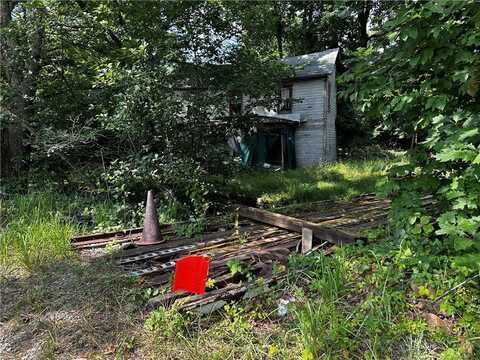 3 E Elm St, Georges Twp, PA 15436