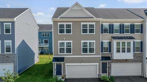 131 Affinity Dr, Harmony Boro, PA 16037