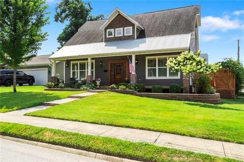415 NW 5th ST, Bentonville, AR 72712