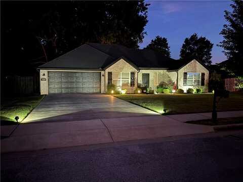429 Concho ST, Farmington, AR 72730