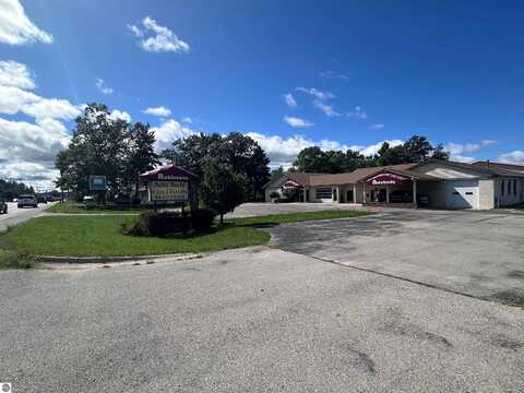 880 W SOUTH AIRPORT ROAD 918 W SOUTH AIRPORT RD, TRAVERSE CITY, MI 49686