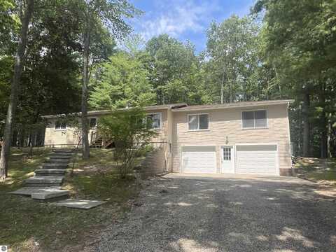 315 TIMBER HILL, TRAVERSE CITY, MI 49696