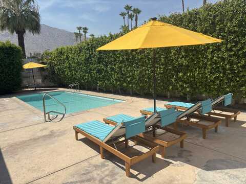 502 Calle Santa Rosa S, Palm Springs, CA 92264