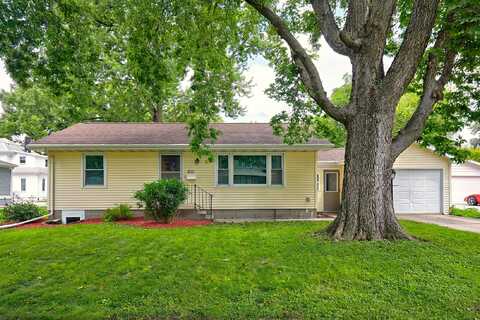 211 E 7th Street, Ames, IA 50010