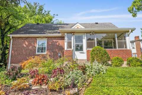 1049 Oak Avenue, Wyoming, OH 45215