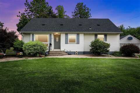 347 24th Avenue SW, Cedar Rapids, IA 52404