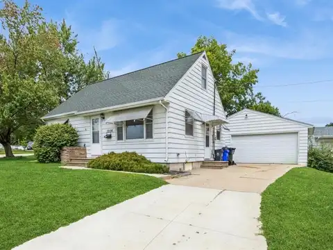 1236 Miami Court NE, Cedar Rapids, IA 52402