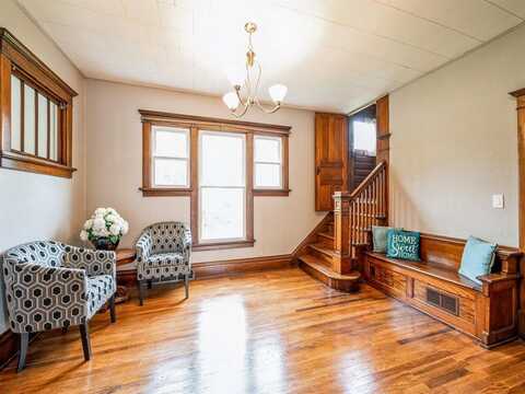 910 14th Street, Belle Plaine, IA 52208