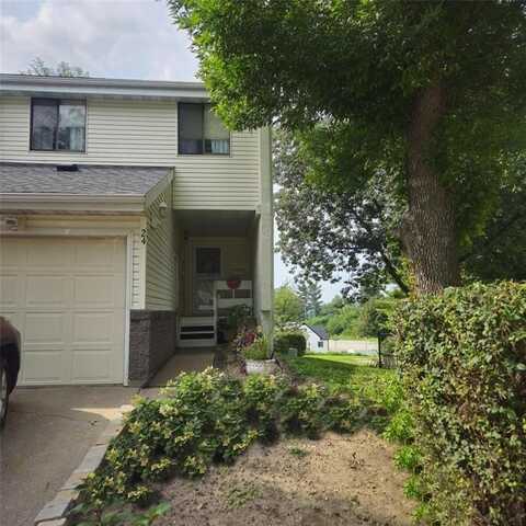 51 29th Ave Drive SW, Cedar Rapids, IA 52404