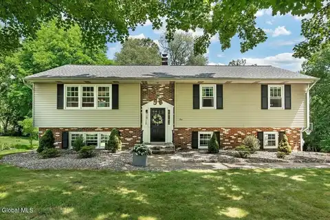 5 Circle Drive, New York, NY 12033