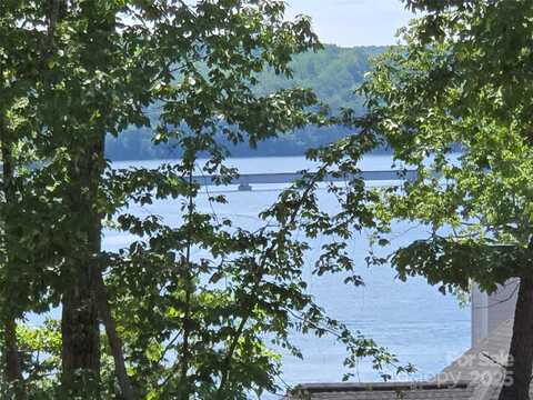 178 Kingfisher Court unit: 29, Badin Lake, NC 28127