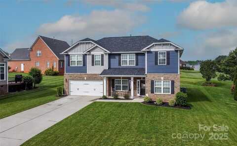 137 Tenth Green Court, Statesville, NC 28677