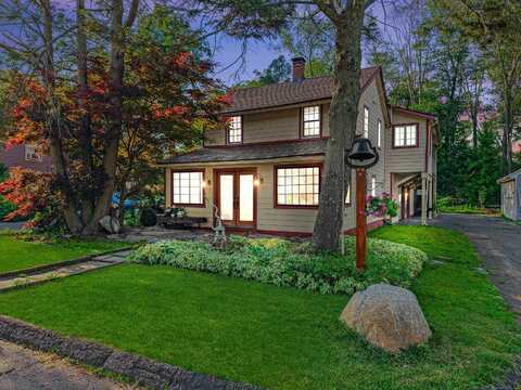 7 Sears Place, East Hampton, CT 06424
