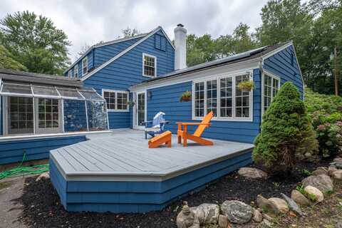 50 Hunting Hill Road, Woodbridge, CT 06525