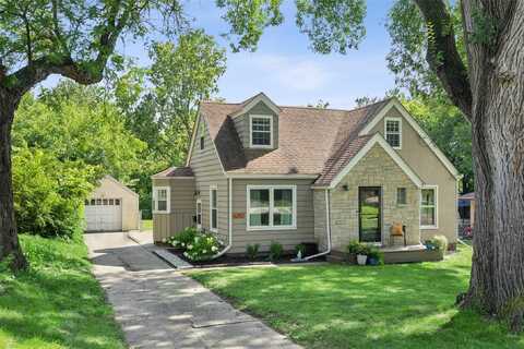6350 Center Street, Des Moines, IA 50312