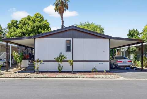 221 Herndon Avenue W, Pinedale, CA 93650