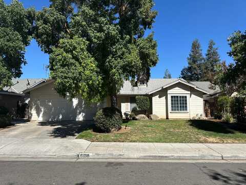 6138 Tracy Avenue N, Fresno, CA 93722