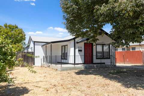 575 8th Street S, Kerman, CA 93630