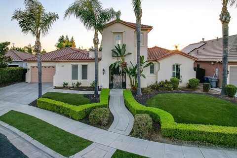 1452 Harvard Avenue N, Clovis, CA 93619